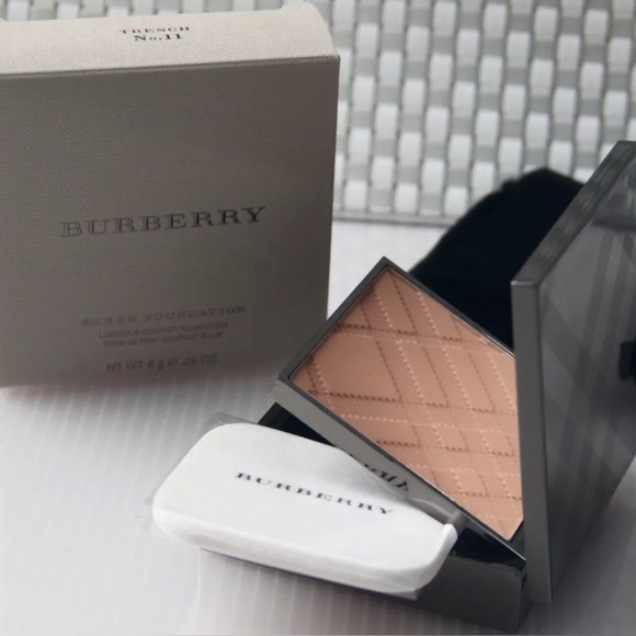 Burberry Other - NIB [Burberry] Sheer Luminous Compact Foundation, Trench No. 11, 8 g (.28 oz)